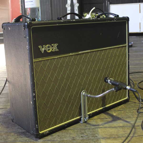 CANTSTANYA Microphone Mount used on a Vox Combo Amp